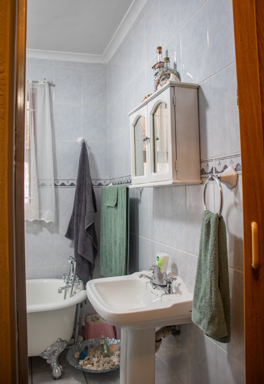 2 Bedroom Property for Sale in Bo Oakdale Western Cape